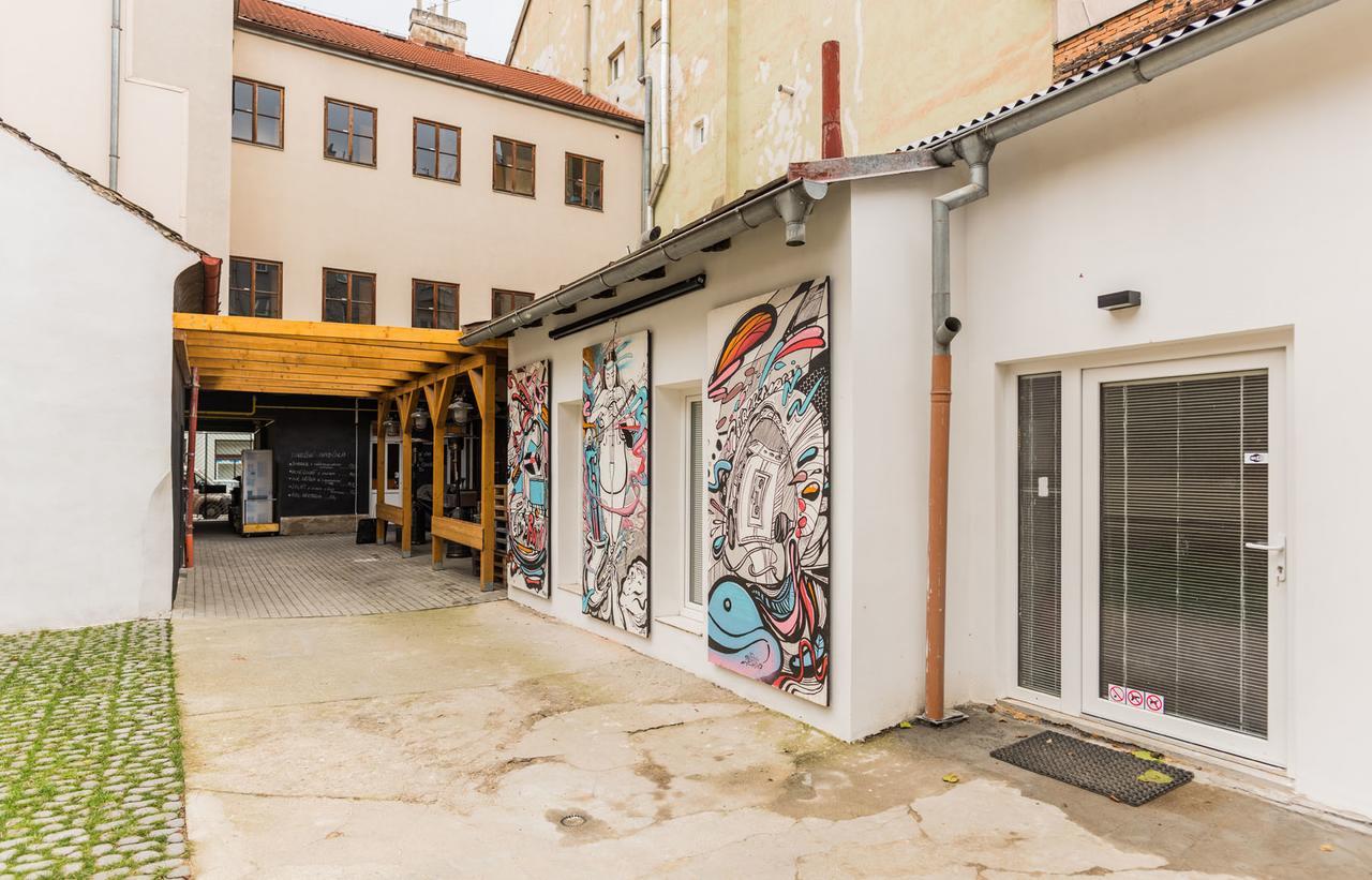 Visitinn Apartments & Hostel Prague Exterior photo